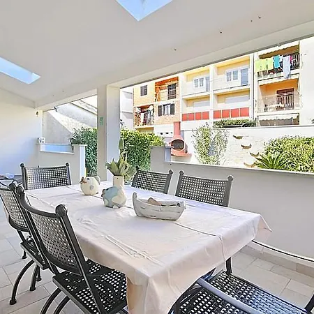 Vila Holiday Lola *